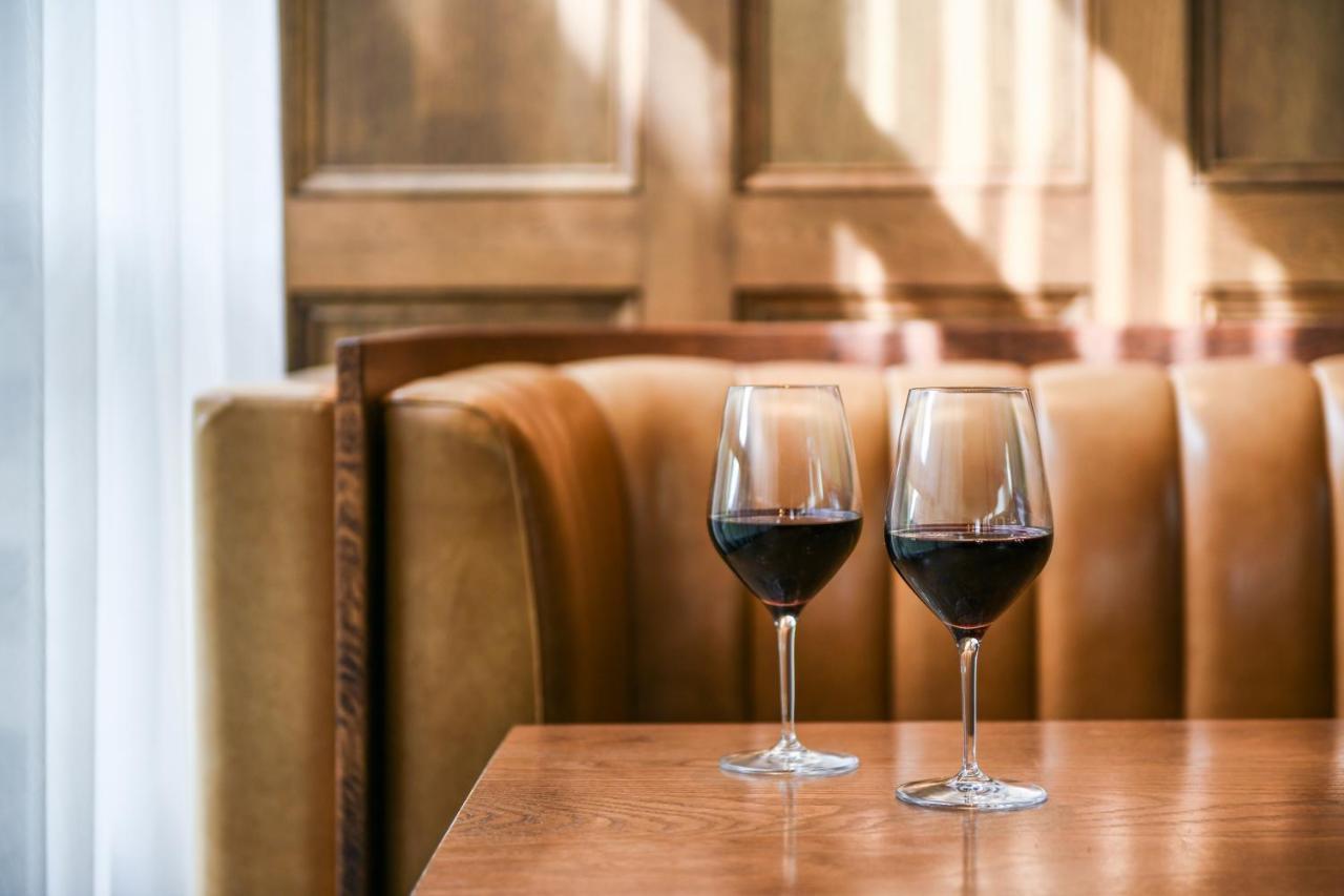 Powerhouse Hotel Tamworth By Rydges Exterior photo Wine at the restaurant