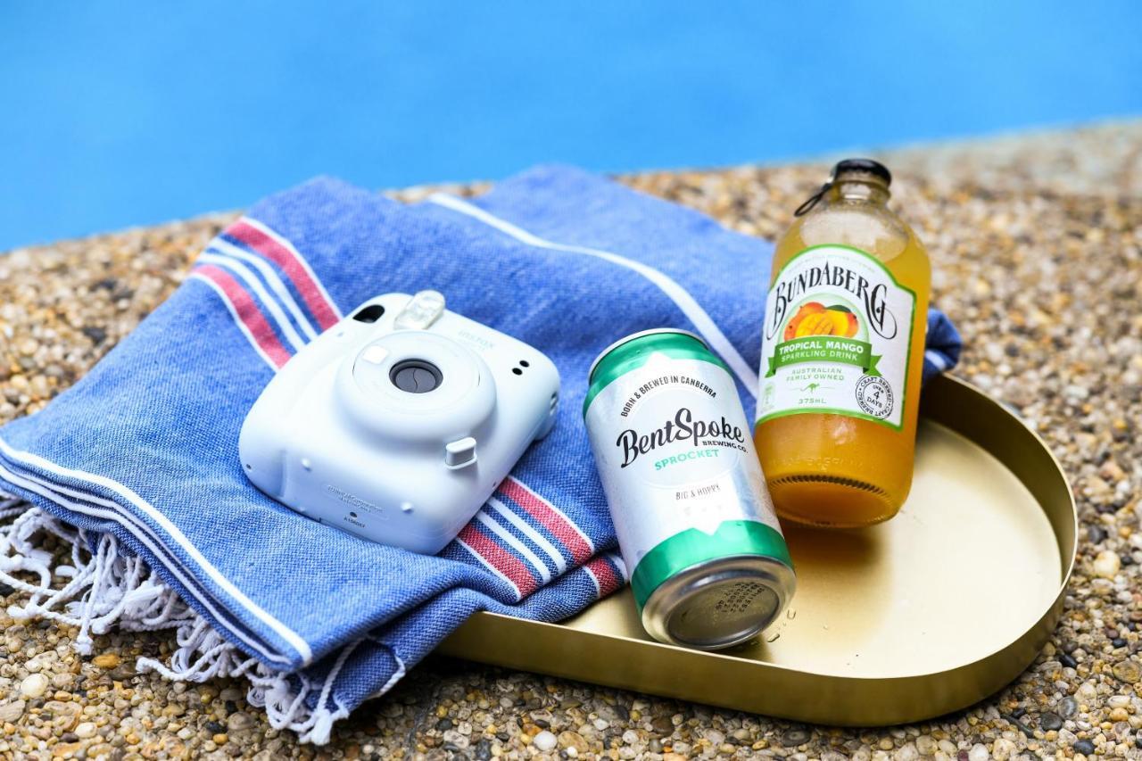 Powerhouse Hotel Tamworth By Rydges Exterior photo A bottle of San Miguel and a can of San Miguel Zero