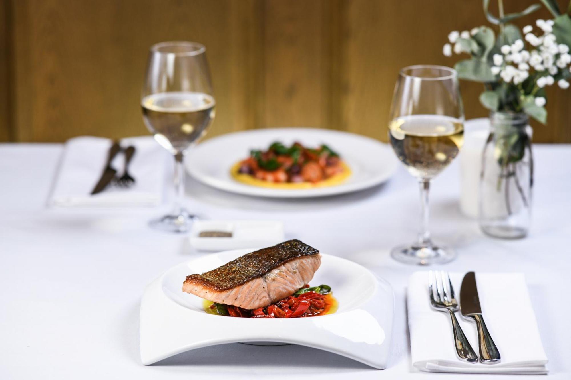 Powerhouse Hotel Tamworth By Rydges Exterior photo A place setting