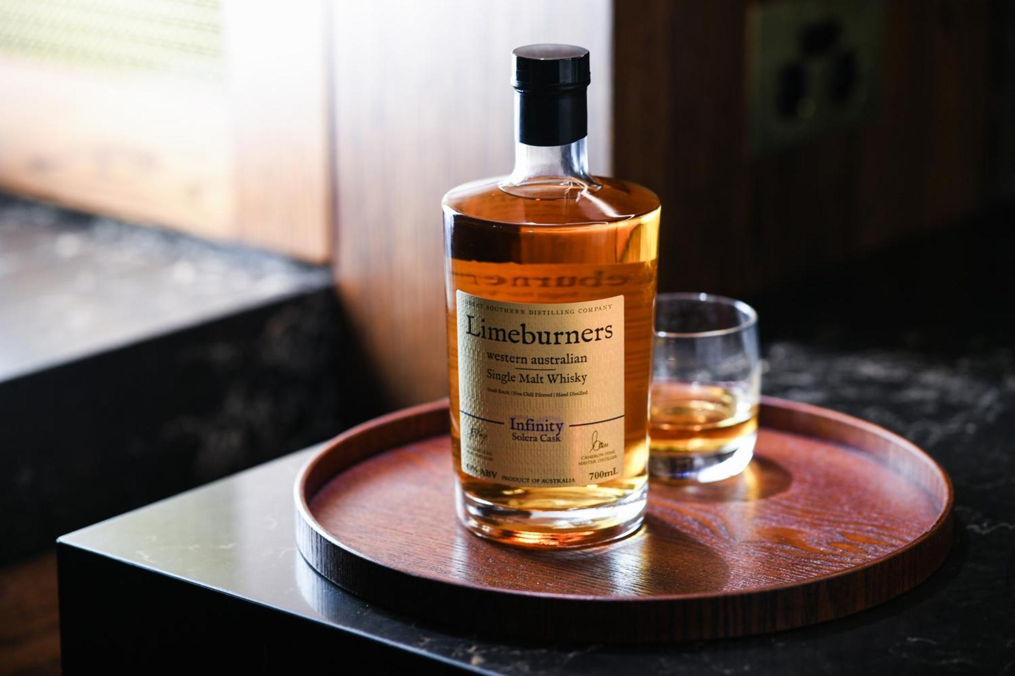 Powerhouse Hotel Tamworth By Rydges Exterior photo A bottle of single malt whisky