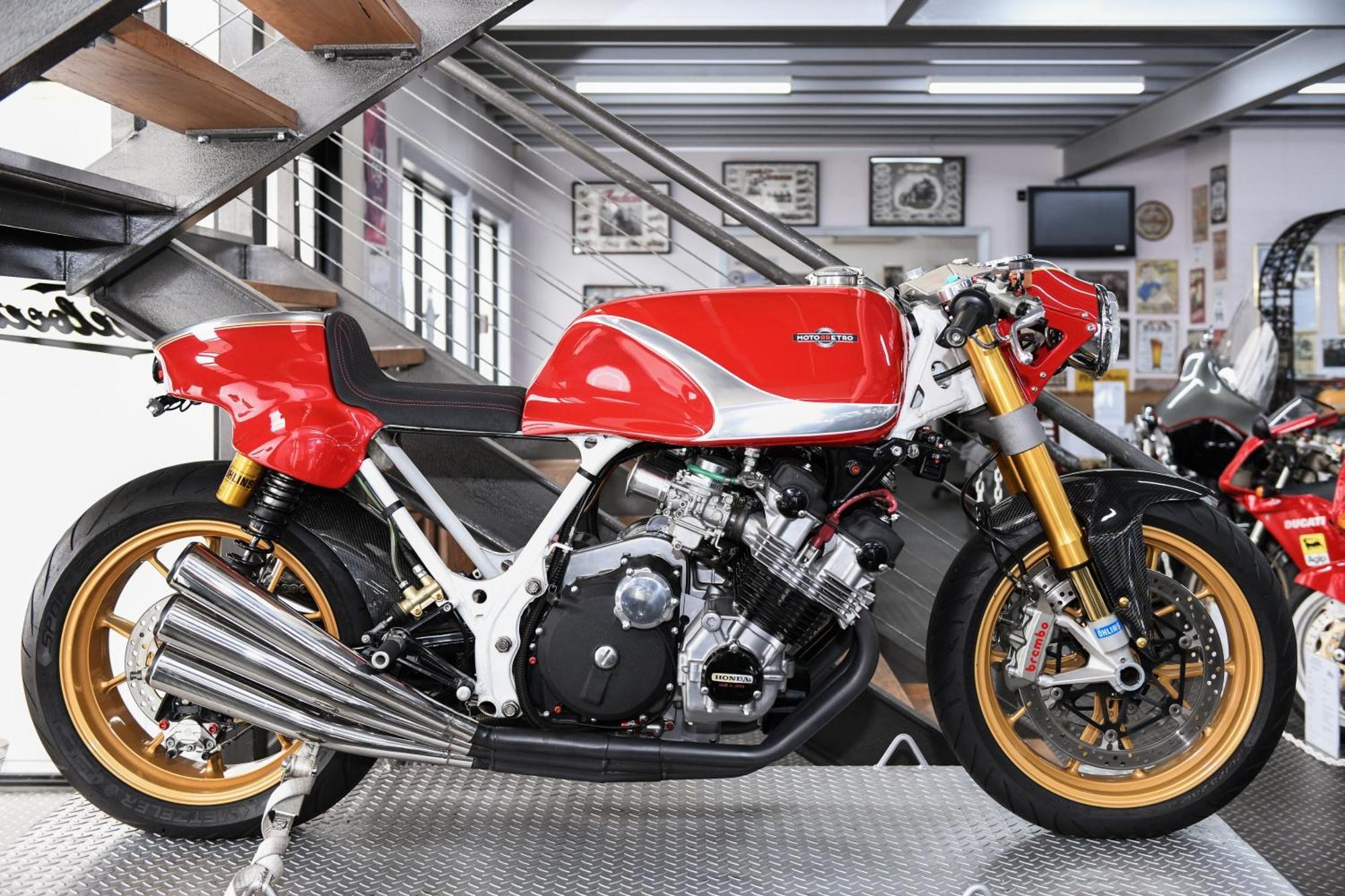 Powerhouse Hotel Tamworth By Rydges Exterior photo Honda CBX400F