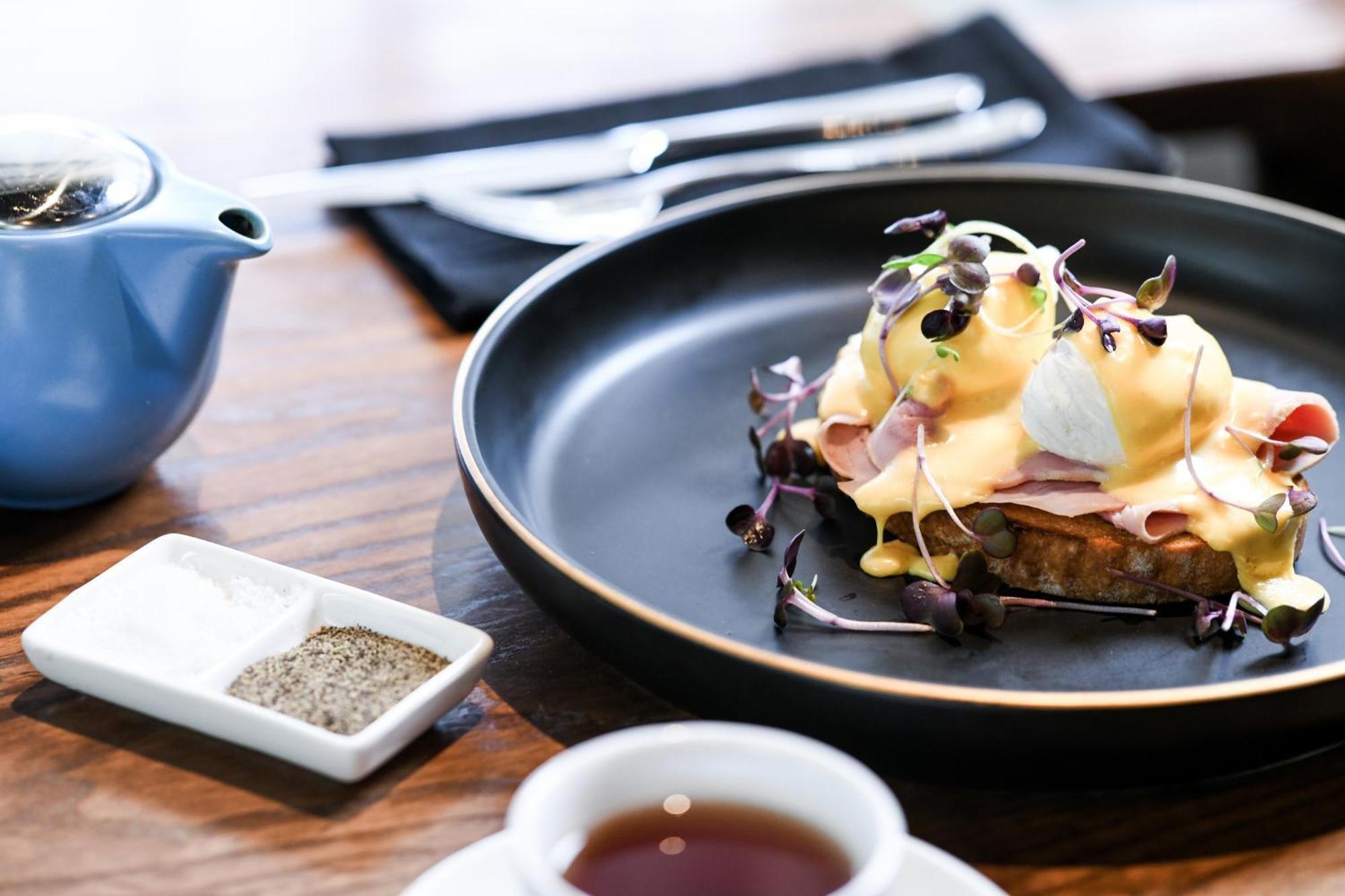 Powerhouse Hotel Tamworth By Rydges Exterior photo Eggs Benedict