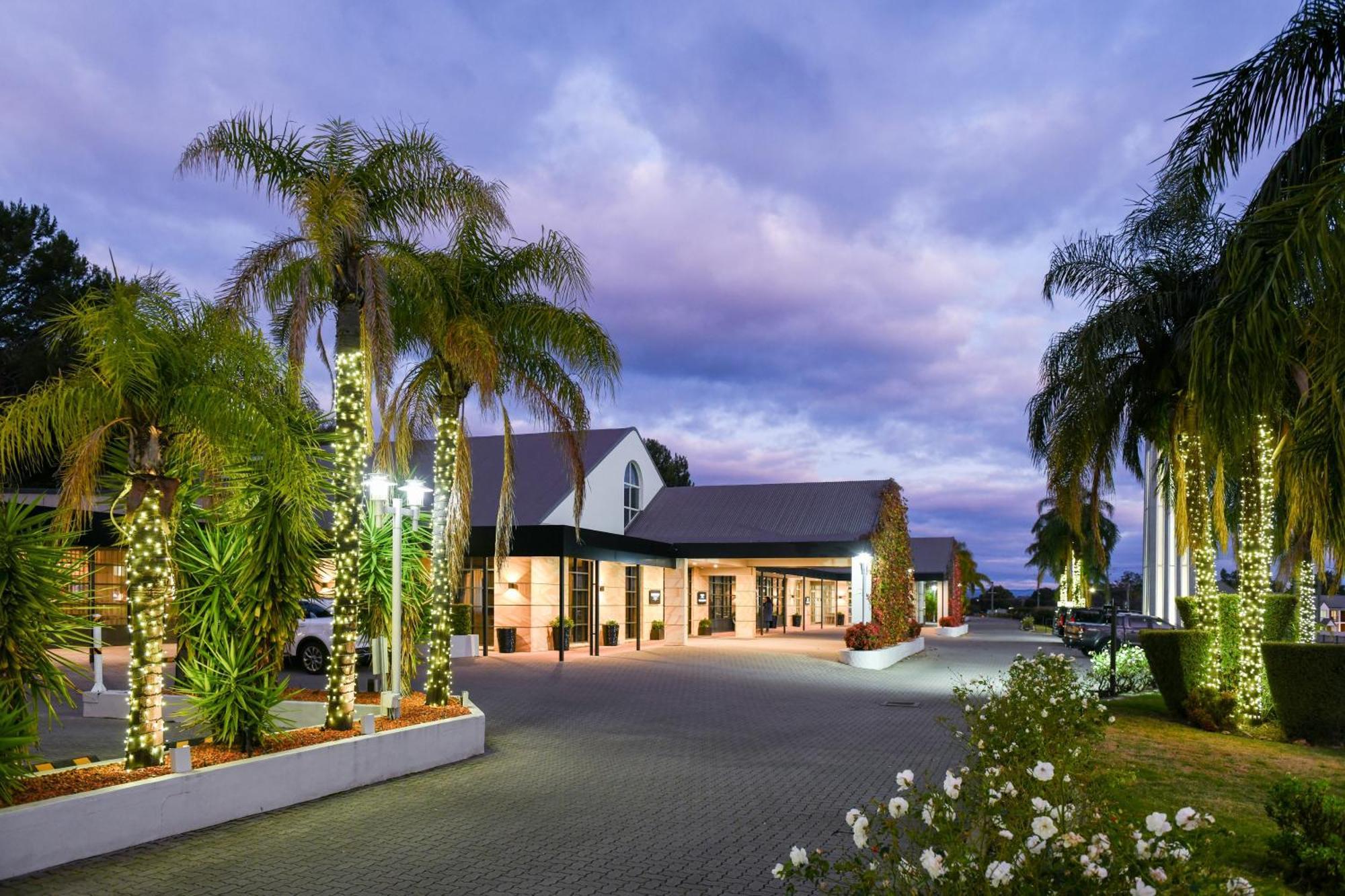 Powerhouse Hotel Tamworth By Rydges Exterior photo The Palms Hotel and Spa
